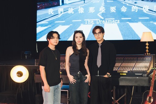 告五人舉辦新歌搶聽會 艾比路錄音室佈景讓歌迷體驗專輯誕生