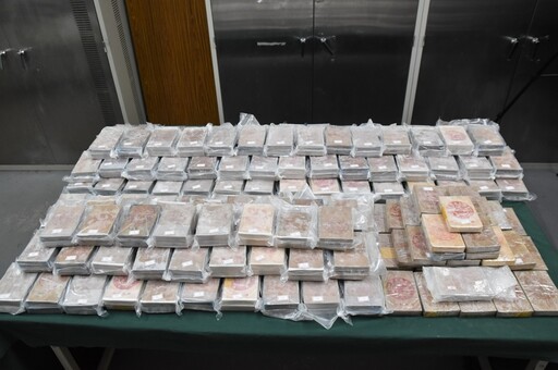 可舖滿2張雙人床 台中警查獲海洛因磚329塊市價約15億元
