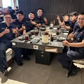 挺警穿制服吃Buffet 網友狂讚高雄暖男分局長「優質長官」