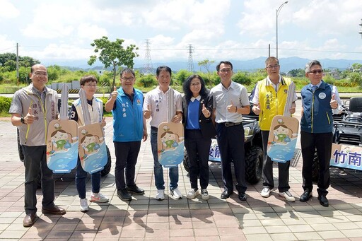 台電贈沙灘車供苗栗清海岸垃圾 邱俐俐感謝解決公所長年問題