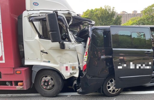 國道驚魂 疑未保持安全車距7車連環撞4人傷