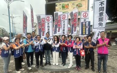 許崑源遺孀率婦團力挺 張善政再赴花蓮支持傅崐萁鄉親沿街讚聲