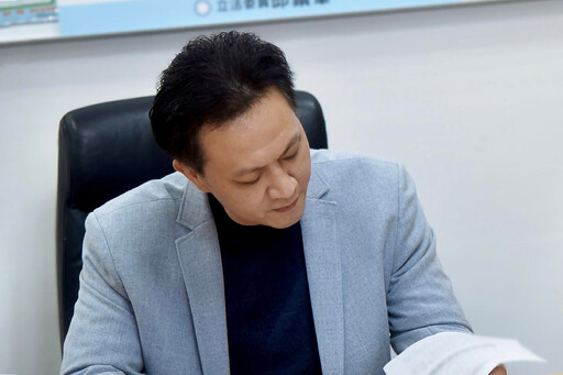 批卓榮泰專訪 邱鎮軍：先解決基本需求再談宏大目標