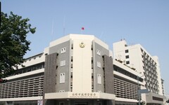 高雄市警局巡佐執勤摸女警大腿 惡行曝光芭比Q了