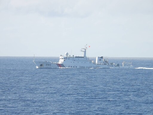 中國海警船編隊侵擾東沙海域 海巡雙艦全程監控驅離