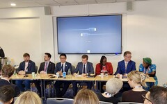 民進黨獲邀英國自民黨大會 陳文昊論壇分享台灣民主抗威權經驗