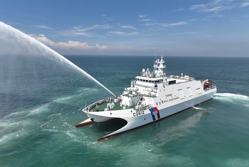 海巡安平級艦艇再添新血 蘇澳艦交船蘭嶼艦命名下水