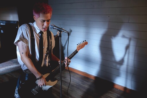 用歌曲陪歌迷對抗孤單 周湯豪首張全搖滾概念專輯數位上架