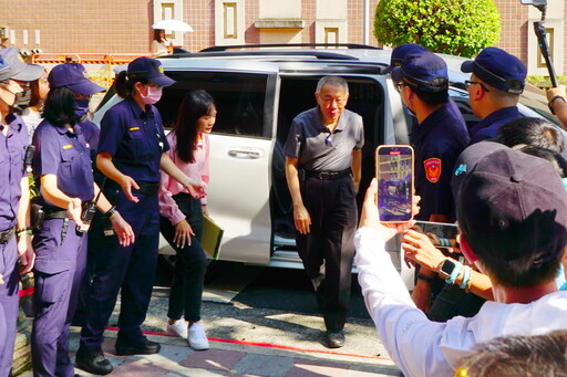柯文哲轉身證人進行詰問 噴檢察官查案無能搞走輝達