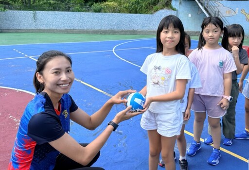 新北體育局推動偏鄉運動 女排國手張瓈文示範「長高三秘訣」