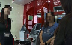 網戀半年堅信網公不騙人 5警銀苦勸51歲婦守住250萬元定存