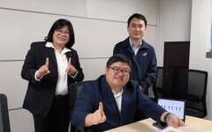 喊出「8個1」拚嘉義唯一 蔡易餘帶2幸運物登記縣長初選