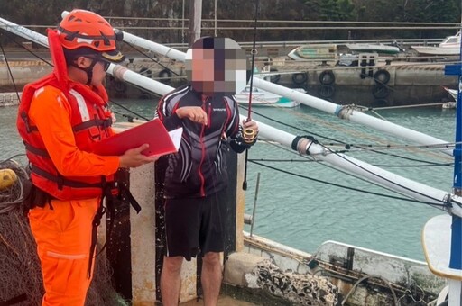 無視鳳凰颱風禁制令 查獲違規港區垂釣連開罰單