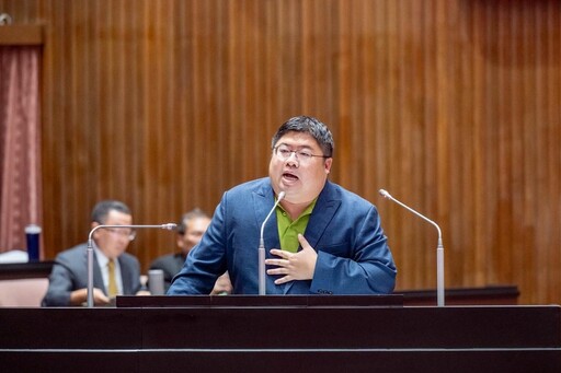 蔡易餘修正國民年金法 國保老年年金補到每月8千、喪葬給付最高21萬