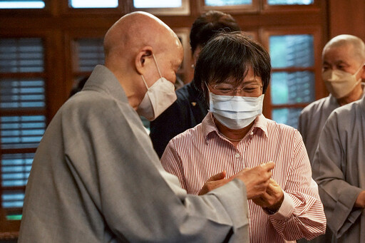 劉世芳感謝並期續與慈濟密切合作 證嚴法師讚鏟子超人「台灣以愛為寶」