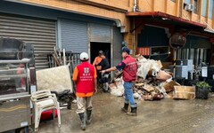 新北環保局馳援宜蘭風災 25輛機具清運1238公噸廢棄物