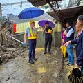 蘇澳站路基流失碎石沖民宅 陳俊宇偕李明哲現勘、台鐵承諾盡速整修