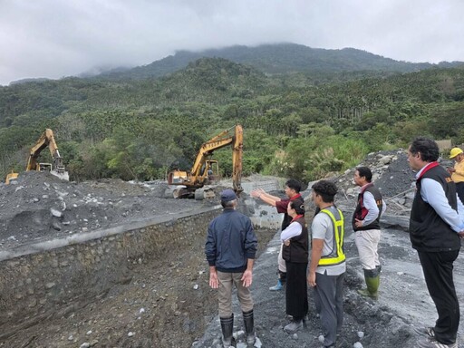 徐榛蔚赴萬榮勘災 掌握多項工程協助速復原