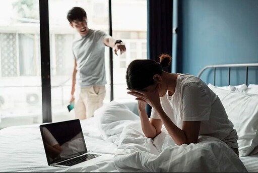 婚姻失和談離婚還未登記 人妻帶姦夫回家滾床被活逮