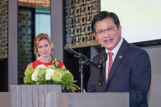 外交部長林佳龍出席英國國王查爾斯三世華誕慶祝晚會