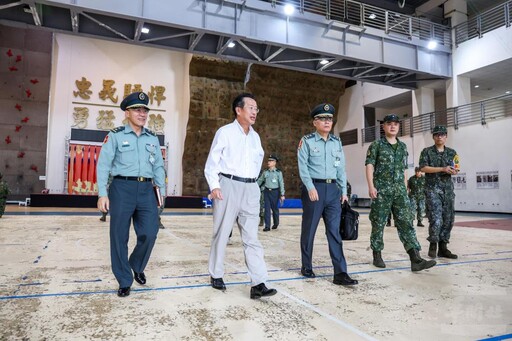 顧部長視導特指部 肯定官兵戮力戰訓辛勞