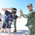 澎湖暑戰營開跑 空軍運輸機載學生飛菊島