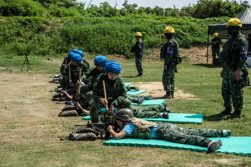 金門戰鬥營百步穿楊 學員體驗步槍射擊威力