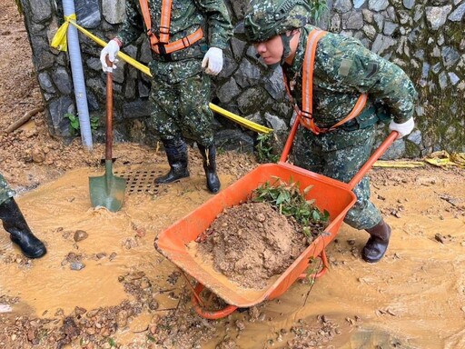 第三作戰區災後復原 官兵協助重整家園