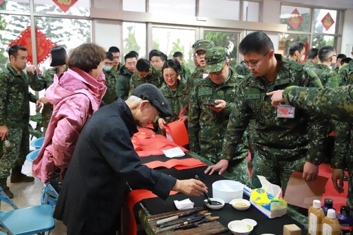 陸軍21砲指部新春揮毫活動 陶冶文藝涵養