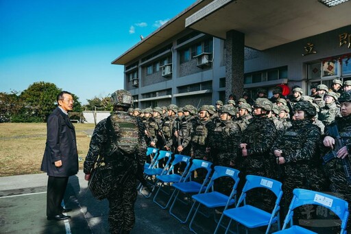 顧部長除夕慰勉戰備留守官兵 感謝守護國家安全