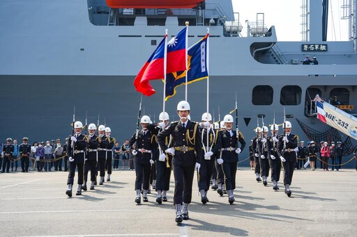 海軍敦睦支隊環島航訓開放 首站高雄登場