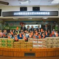 偏鄉傳愛公益送暖 李棟樑勉孩童勤奮向學