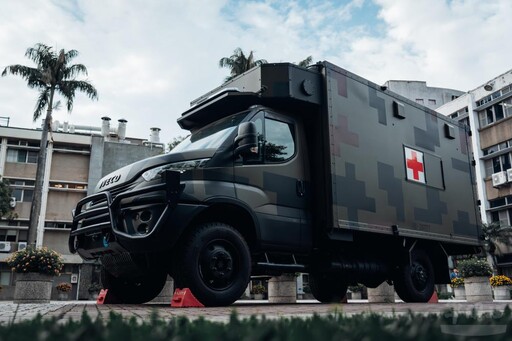 圖文:國軍新式野戰型救護車