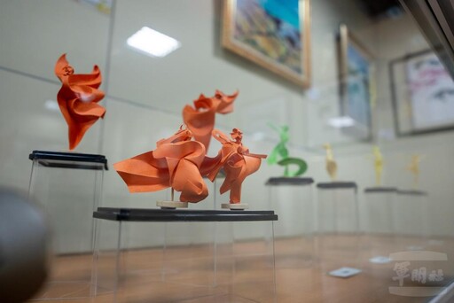 國防大學119週年校慶美展 展現紙雕藝術之美
