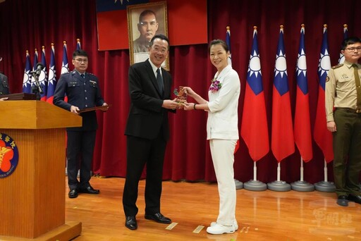 顧部長表揚績優護理師 感謝無私奉獻精神