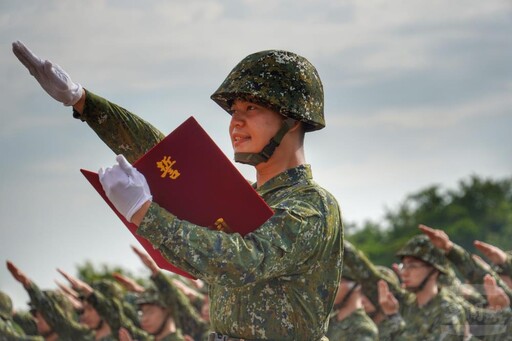 步兵302旅新兵開訓暨授槍典禮 展現保家衛國決心