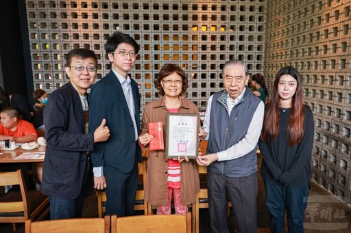 李棟樑關懷偏鄉學童 傳遞溫暖與希望