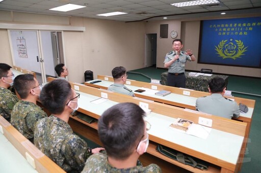 劉指揮官視導士兵職前訓練 勉充實本職學能