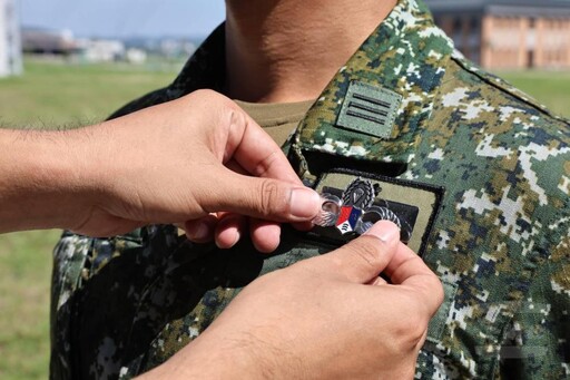特種地形跳傘訓練班 增添全方位空降作戰生力軍