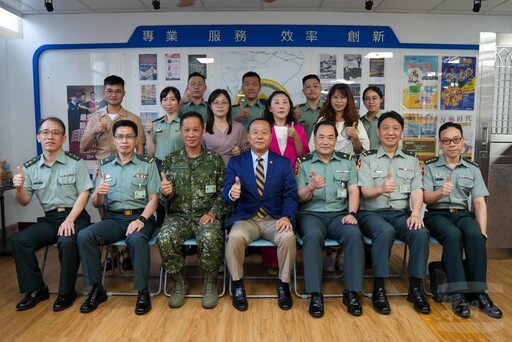 柏副部長慰問中、北部駐軍 預祝端節愉快