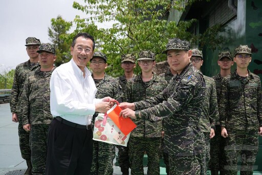 顧部長慰勉中部駐軍 感謝戍守辛勞