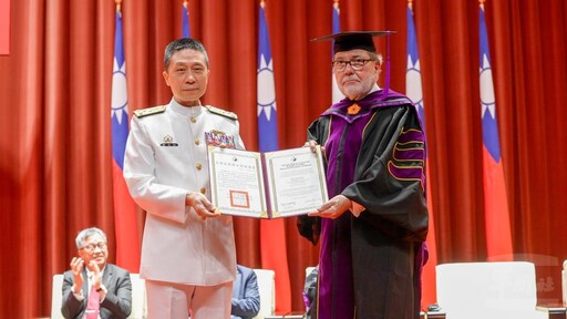 德國《官署明鏡報》創辦人 獲國防大學授名譽法學博士學位