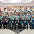 鍾副部長慰勉南部駐軍 祝賀端節愉快
