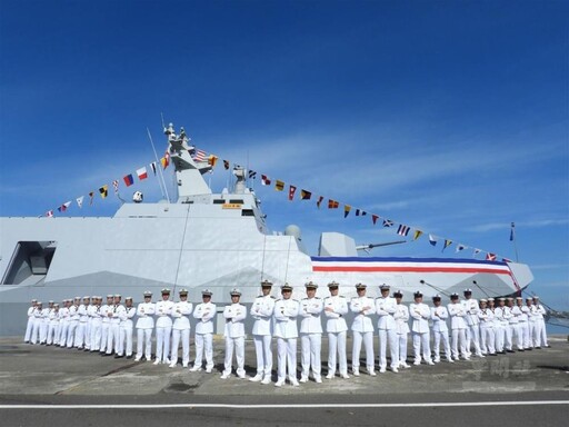 沱江軍艦成軍10週年 官兵眷屬登艦同慶