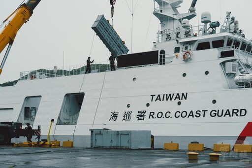 圖文:海巡「萬里艦」掛載雄風飛彈