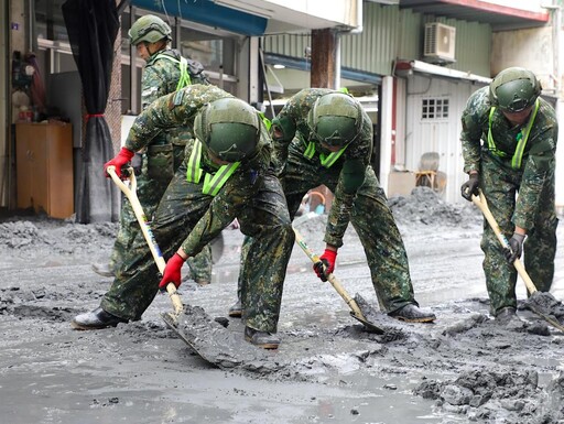 第二作戰區投入災後復原 官兵全力協助地方重建
