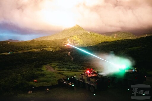 陸軍機步333旅夜間實彈測考 強化防衛作戰效能