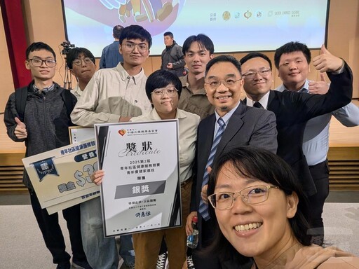 以AI強化健康識能 國醫公衛研究成果獲肯定