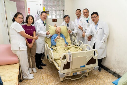 臺中總醫院跨醫療團隊 110歲人瑞成功接受膽囊切除手術