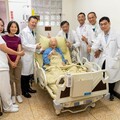 臺中總醫院跨醫療團隊 110歲人瑞成功接受膽囊切除手術